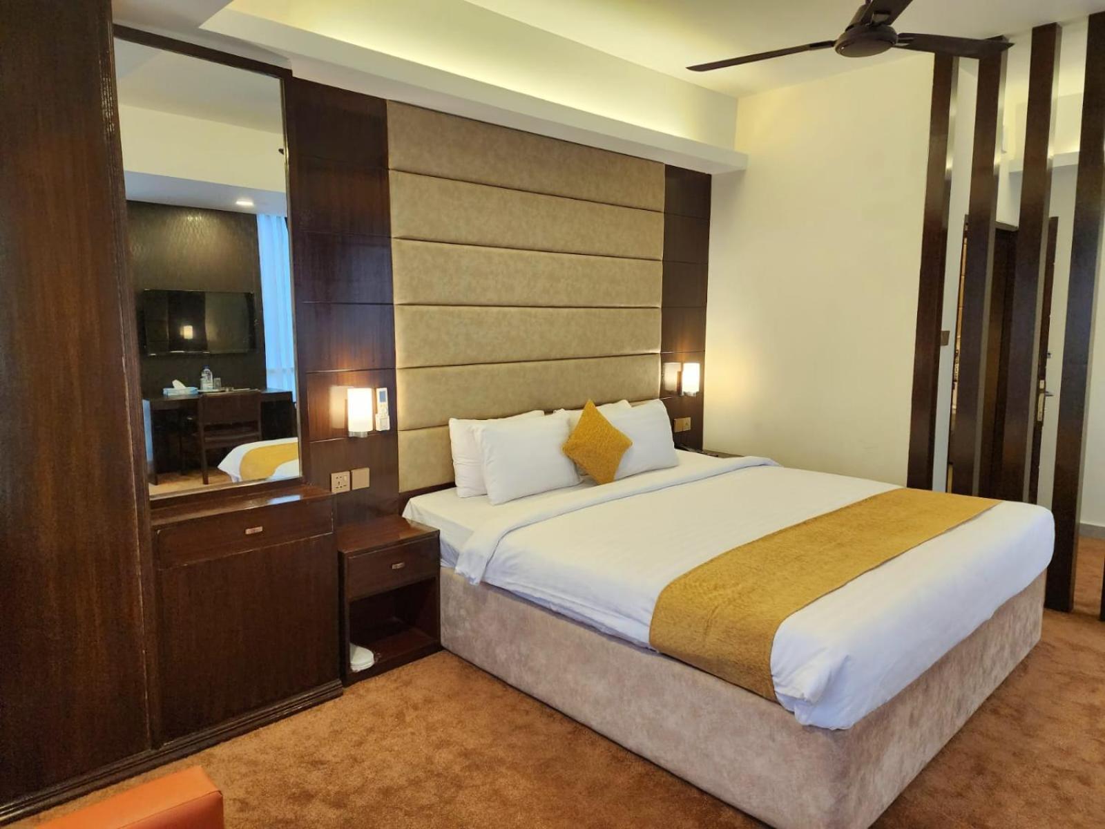 White Park Hotel & Suites Chittagong Exterior foto