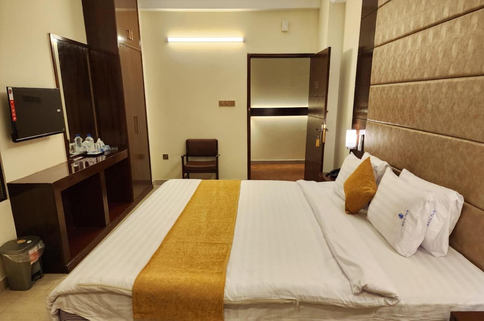 White Park Hotel & Suites Chittagong Exterior foto