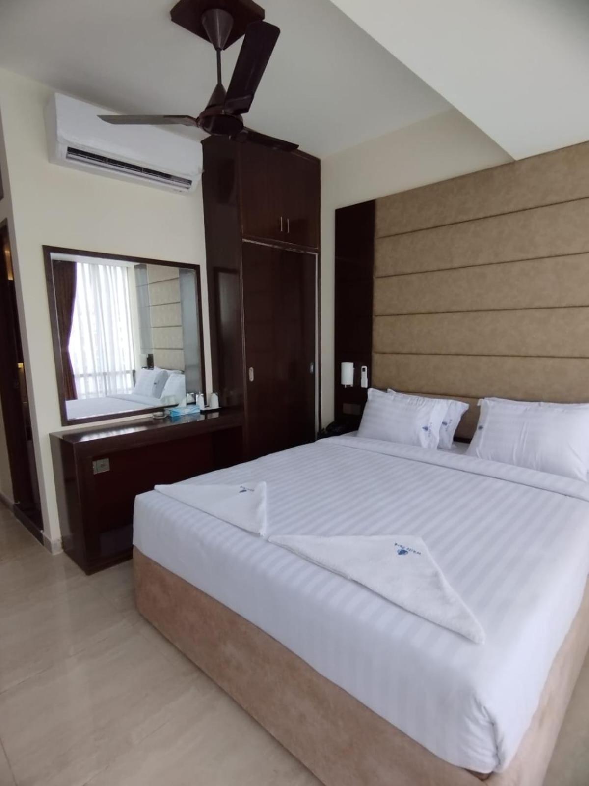 White Park Hotel & Suites Chittagong Exterior foto