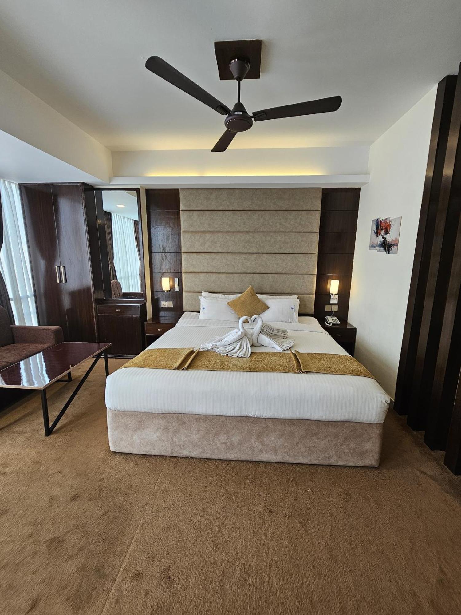 White Park Hotel & Suites Chittagong Exterior foto